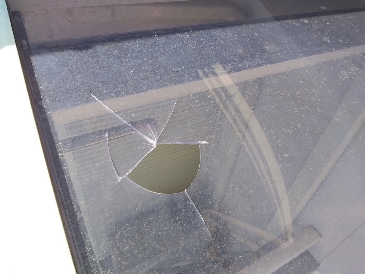 雹災害ポリカ穴開き